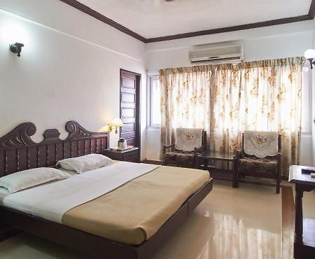 Alleppey Prince Hotel Alappuzha Exterior photo